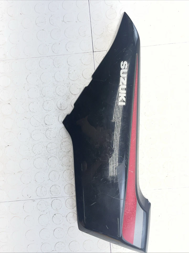 Panel de cubierta de carenado de tanque de gasolina izquierdo Suzuki GW250 2013-2017 FABRICANTE DE EQUIPOS ORIGINALES Foto 2 de 4