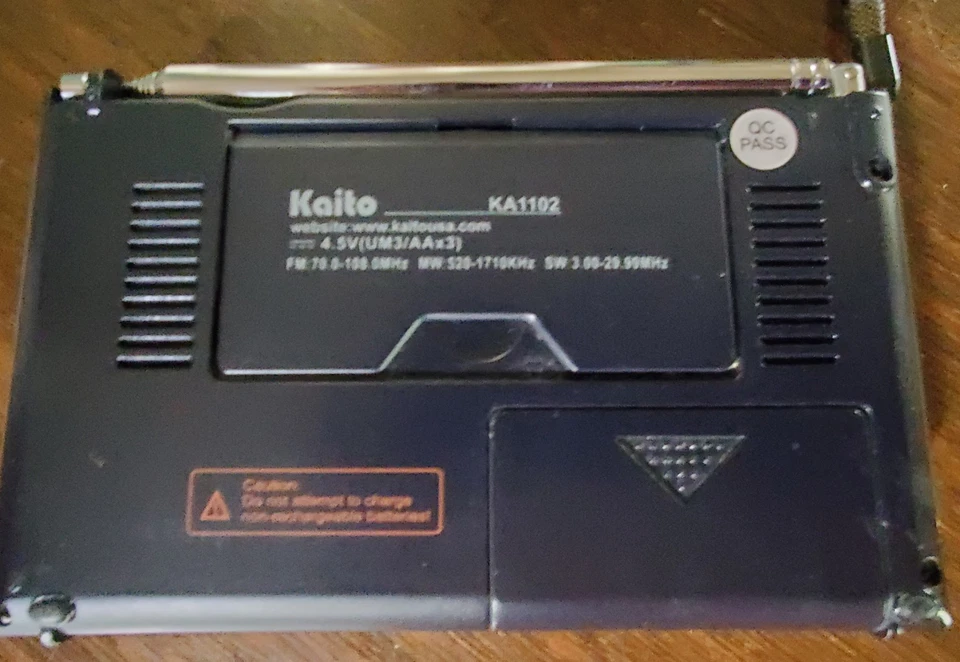 RADIO estéreo de onda corta Kaito KA1102 AM/FM/SW PLL sintetizado SWP ¡Funciona muy bien! Foto 3 de 4