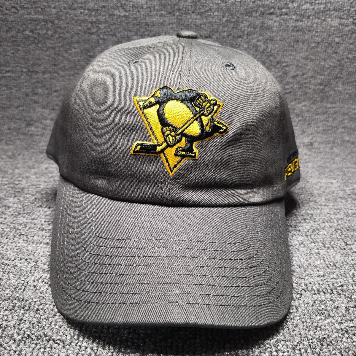 Mitchell & Ness Pittsburgh Penguins NHL Gray Strapback Hat Cap