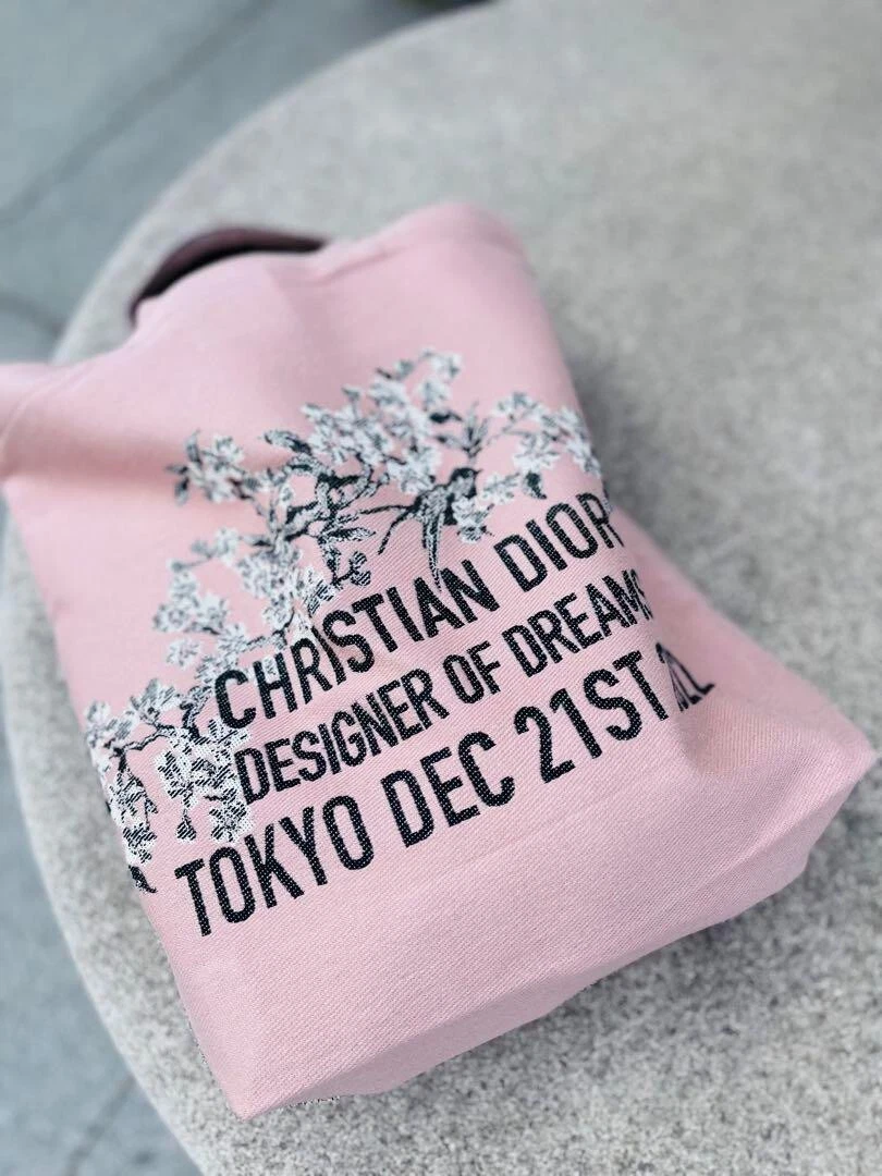 Sac fourre tout limité Christian Dior Designer Of Dreams Tokyo 21 décembre rose 2022