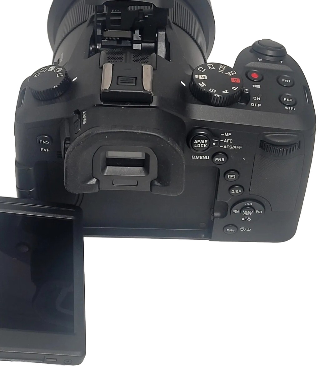 Leica V-Lux Typ 114 digital camera