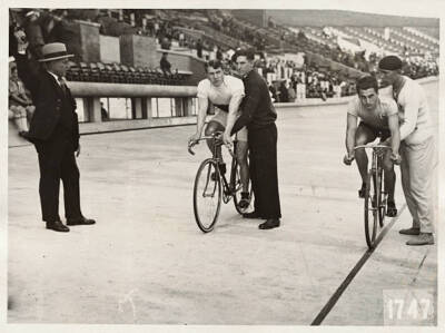 France's Beaufrand And Germany's Bernhardt In 2Nd Semi-Final 1000 Me - Old Photo