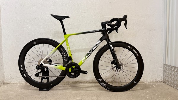 Elves Avari Pro Expert 49 cm - Shimano 105 Di2 Disc, Orome Carbon Wheels 45