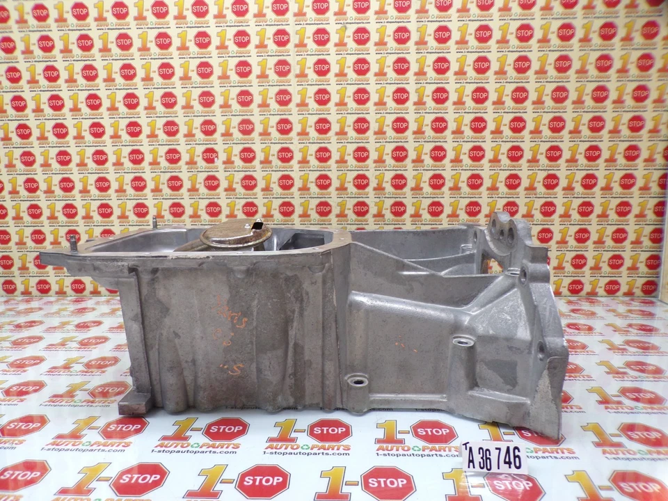 Toyota Yaris 2006-2019 cárter de aceite del motor superior 12111-21033 OEM Foto 3 de 4