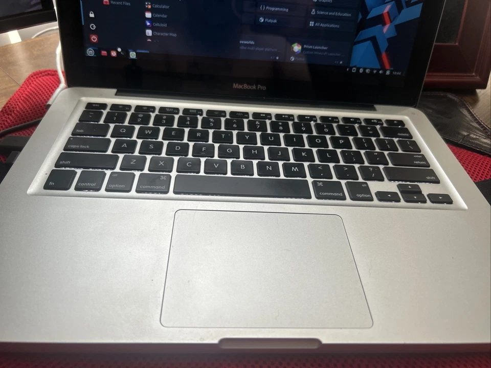 MacBook Pro funcionando Linux como nuevo 1 TB 16 RAM. Usado pero funciona bien y súper rápido Foto 4 de 4