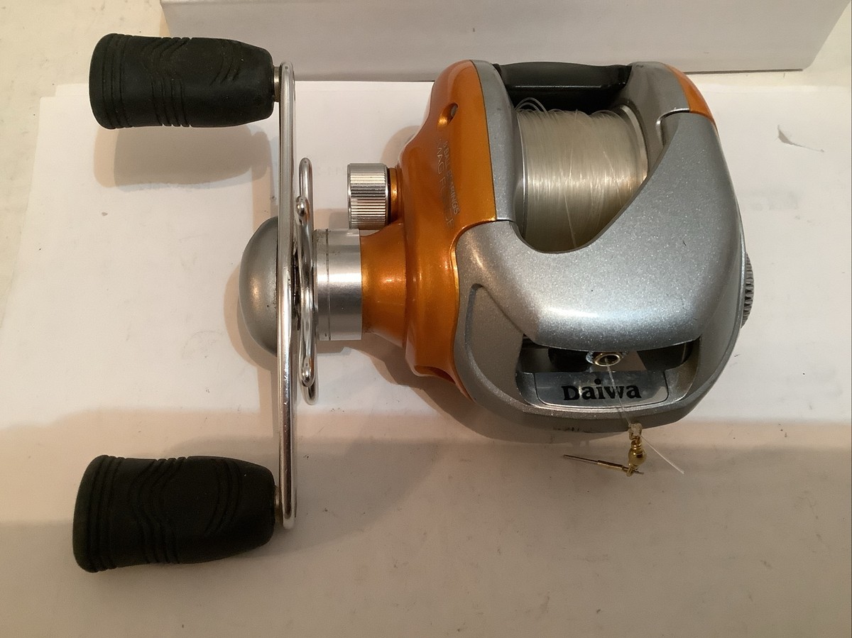daiwa capricorn reels VINTAGE DAIWA CAPRICORN 100XTC 8 B.B. LOW-PROFILE BAITCASTING REEL