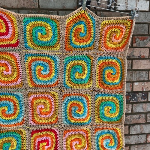Vintage Granny Square Spiral Crochet Knit Afghan Blanket 41x40 Handmade - Picture 8 of 12