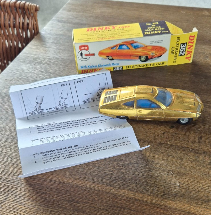 Dinky 352, Ed Strakers Car - Free Price Guide & Review