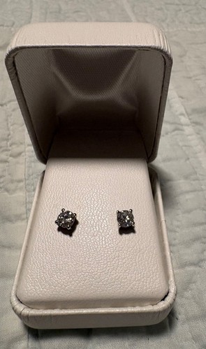 14kt White Gold 1.00 ct. tw. Laboratory Grown Diamond Stud Earrings