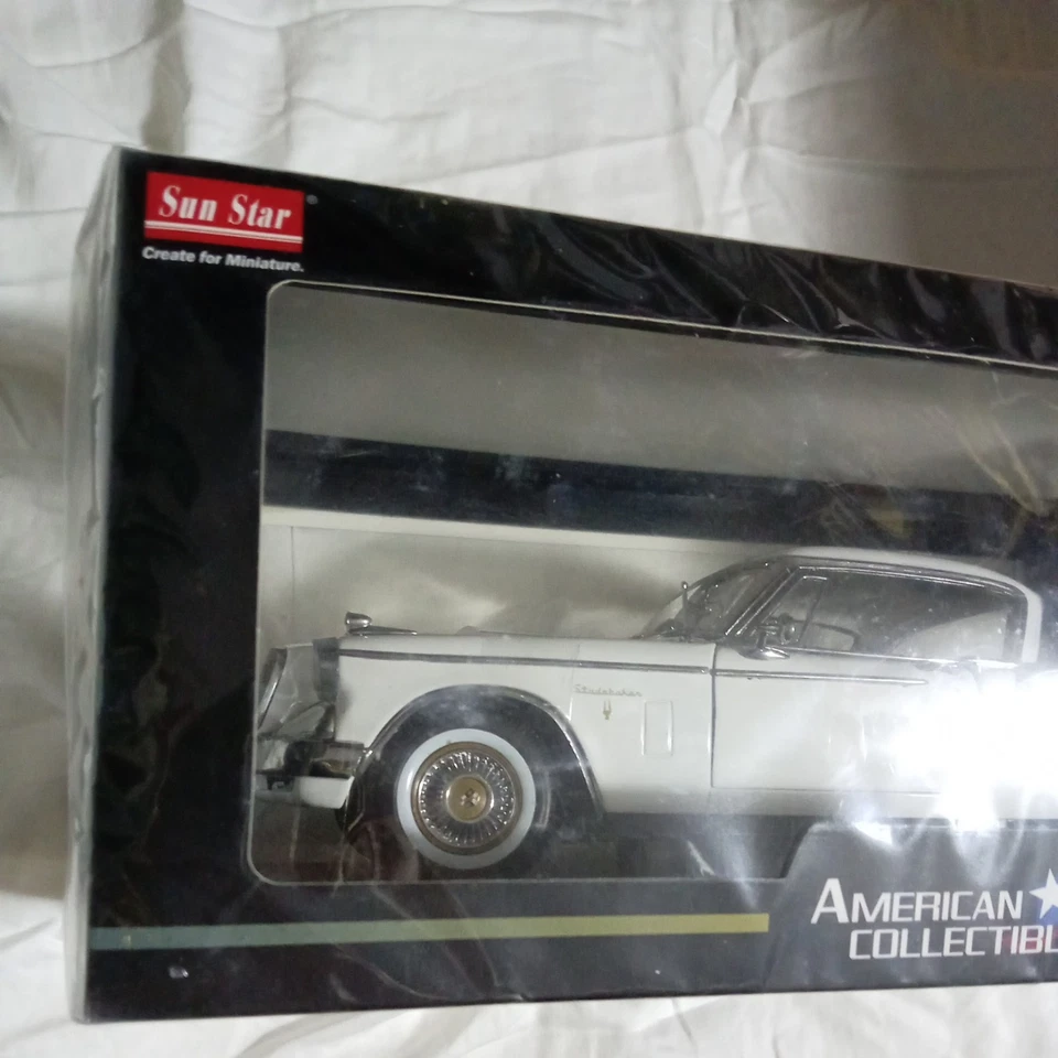 1/18 Studebaker Golden Hawk 1957 Arctic White Diecast sealed SunStar - Image 2 of 4