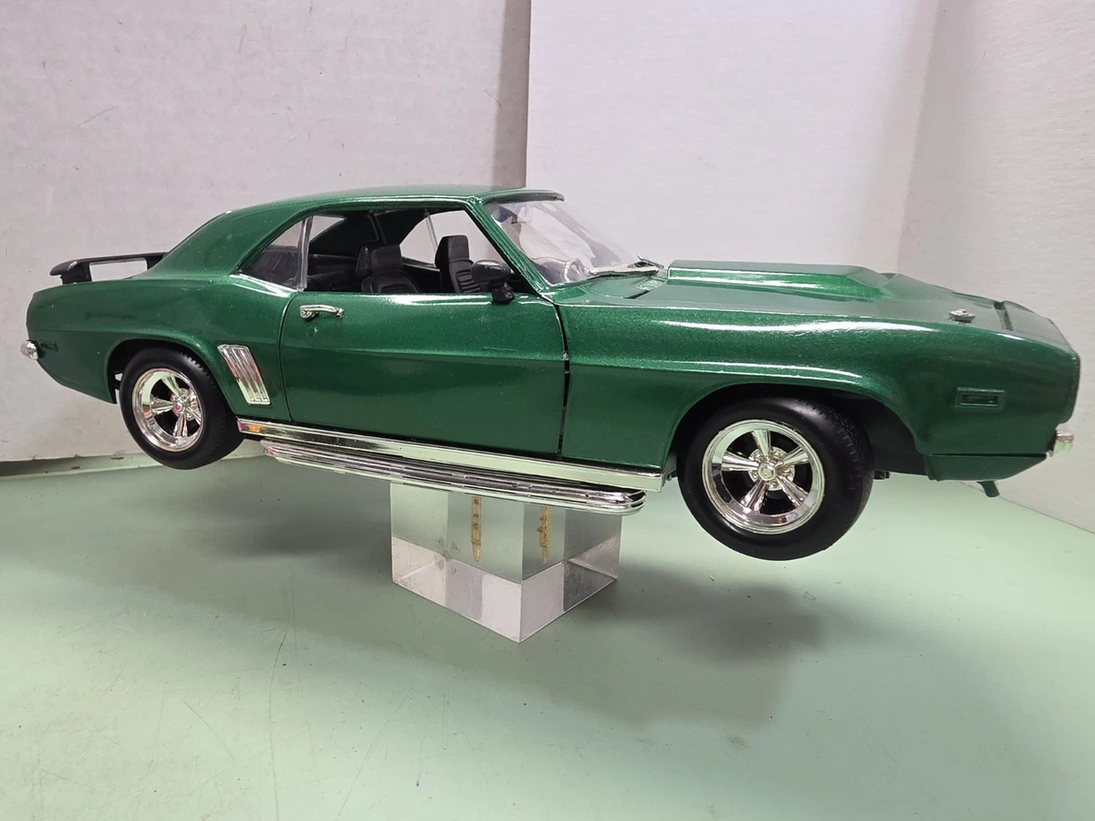 Chevrolet Camaro 1:18 Scale 1969 Vehicle Year Contemporary