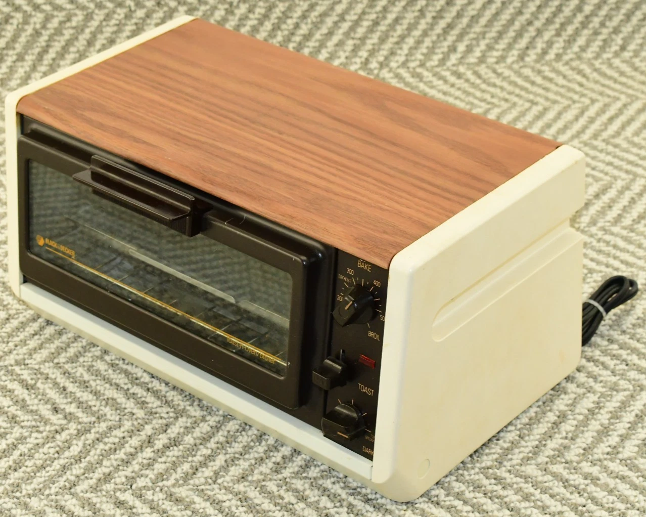 Vintage Black and Decker Toaster Toast-R Oven Faux Wood TR40TY2