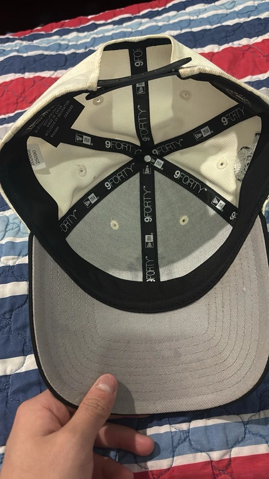 New Era New York Yankees 24 World Series 2 Tone Chrome Black 9Forty Snapback Hat - Image 3 of 3