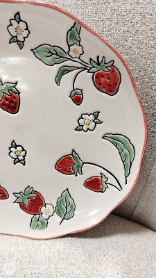 Spectrum STRAWBERRY FIELDS SALAD DESSERT PLATES etched