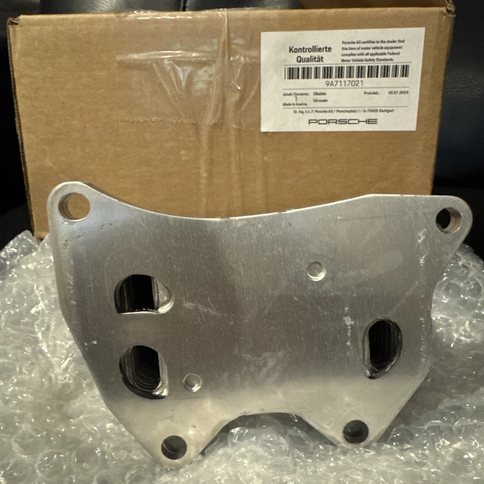 Enfriador de aceite original PORSCHE Macan 95B 9A7117021 06Q117021E  Foto 3 de 3