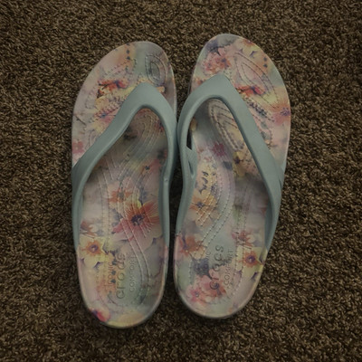 Crocs Iconic Comfort Floral Watercolor Flip Flops Women s 11 Blue Thong Sandals