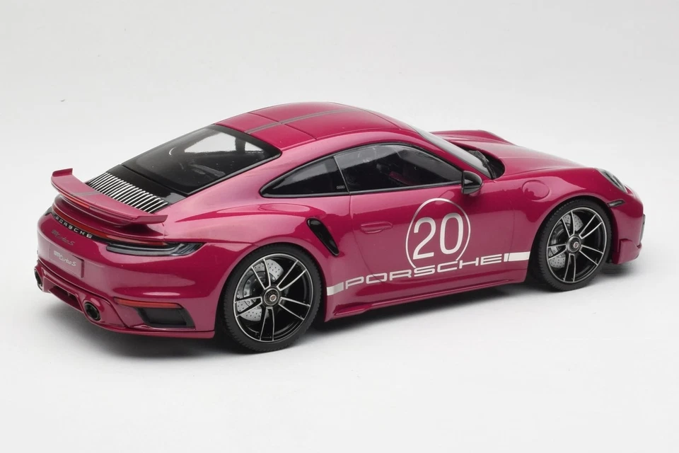 155069172 Porsche 911 992 Turbo S with Sport Design Package Red Minichamps 1/18 - Immagine 2 di 4