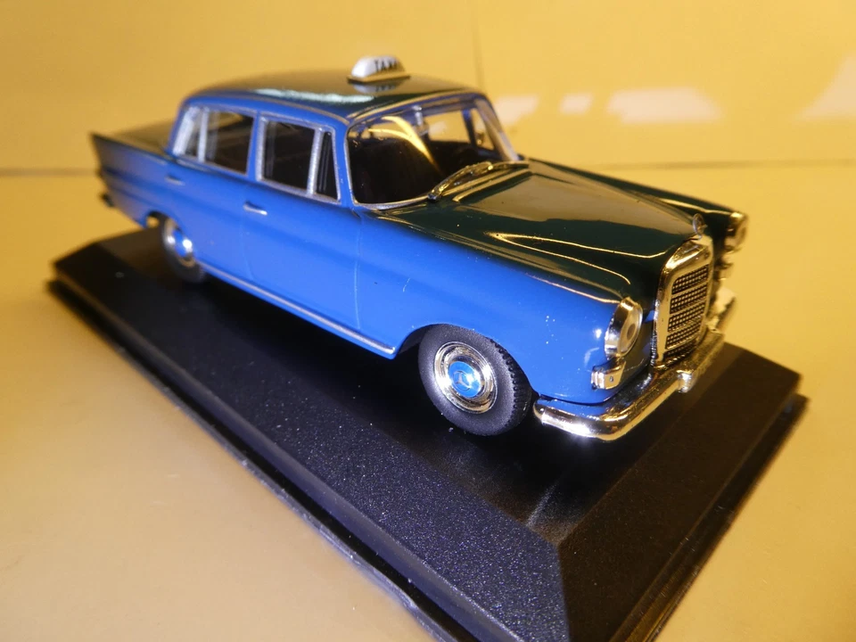 Modellauto Mercedes 200 D Heckflosse Taxi Athen, M 1:43, mit Stern - Bild 2 von 4