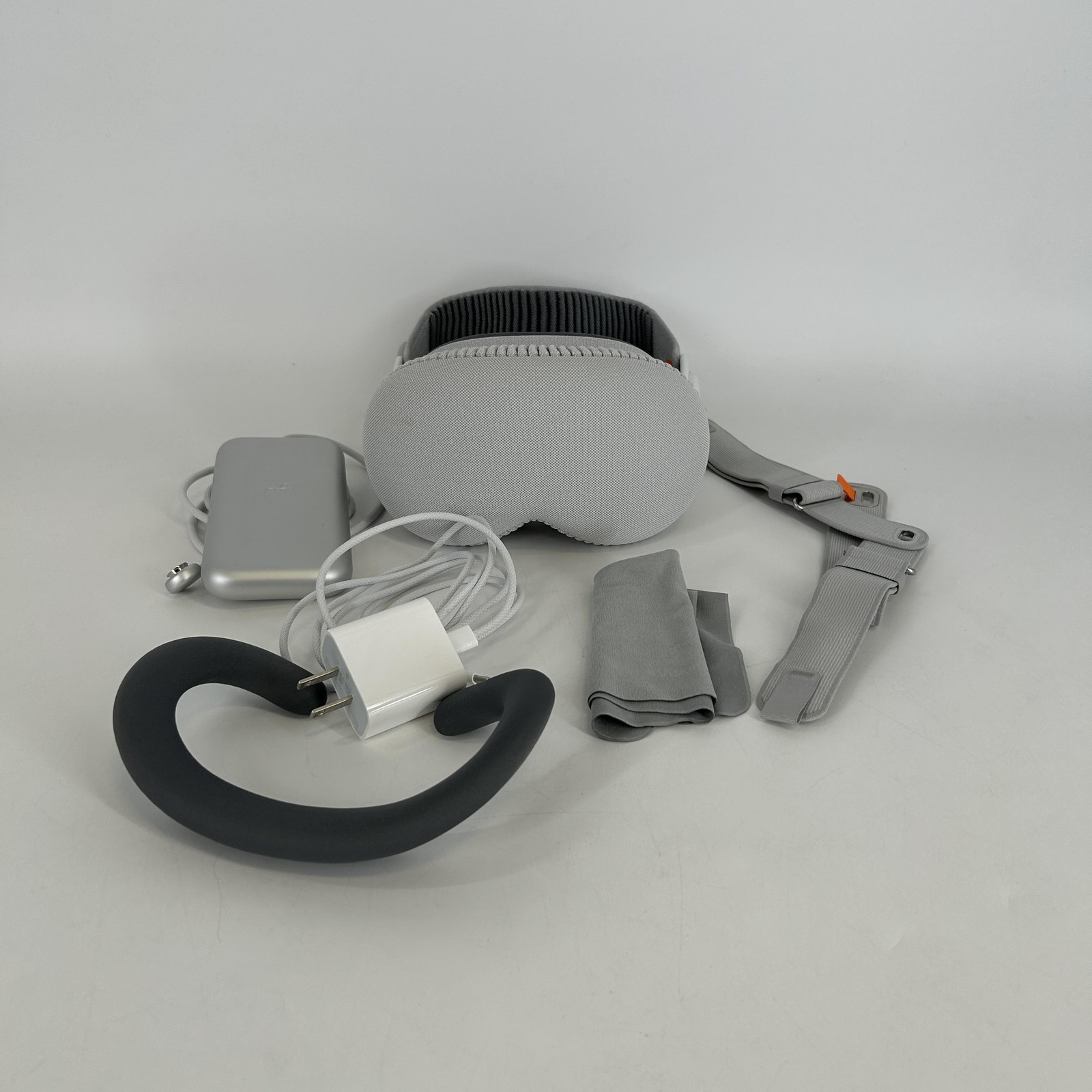 Apple Vision Pro VR Headset 256GB w/ Light Seal-25N/Dual Loop Band-M - Excellent