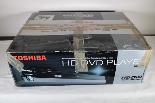 Toshiba HD-DVD player HD-A2W (HD-A2WKU) Remote, Original Box, plus BONUS FILMS - Picture 21 of 24