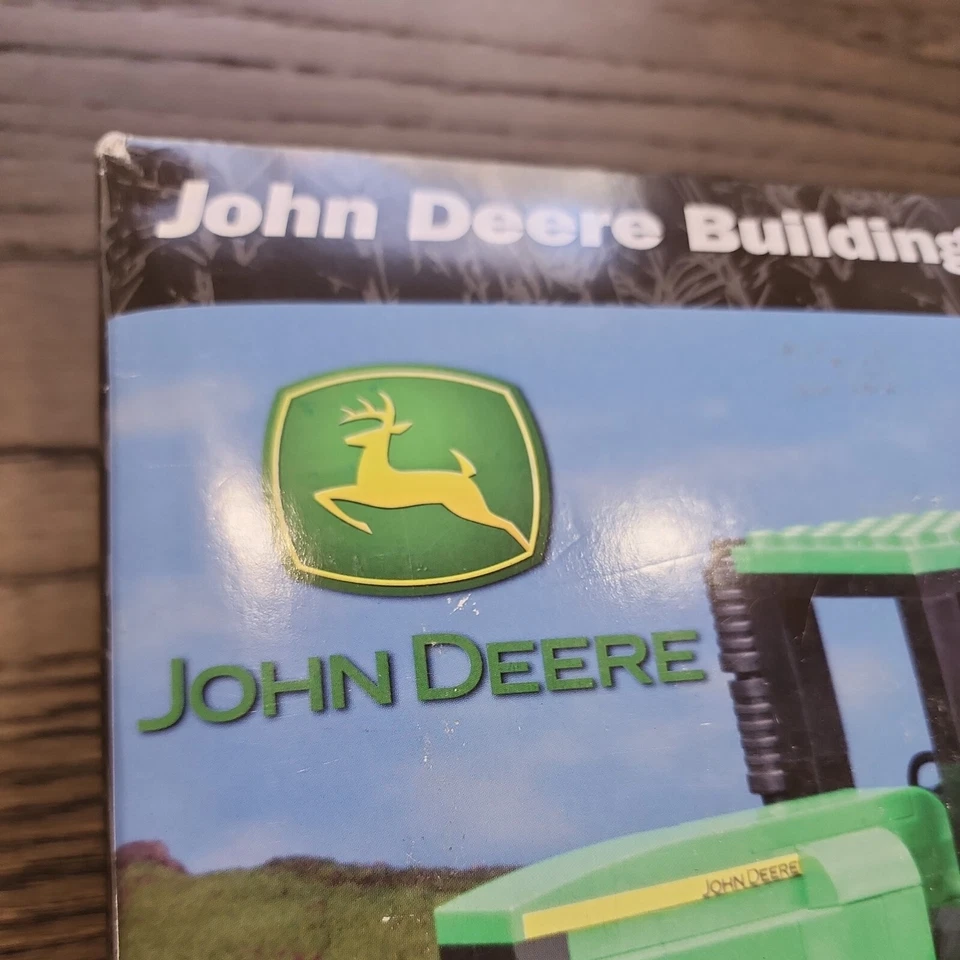 Sistema de ladrillos de construcción ERTL John Deere TRACTOR AND BARN nuevo sellado  Foto 2 de 4