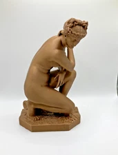 GREEK SCULPTURE CROUCHING APHRODITE 7.9 INCH/200 MM, MUSEUM REPRODUCTION