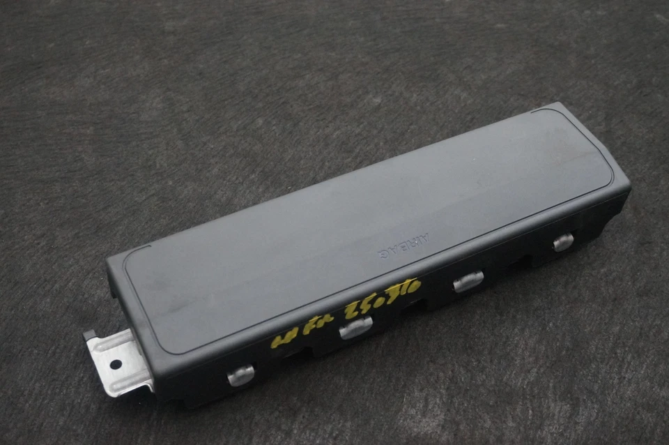 Airbag dianteiro direito passageiro joelho inferior 72129297724 BMW M550I xDrive G30 2018-23 - Imagem 4 de 4