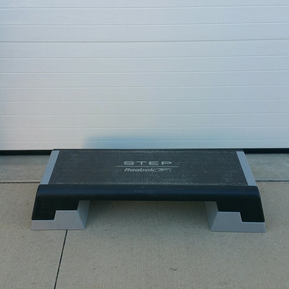 Paso a paso de entrenamiento cardio Reebok Aerobics Stepper con elevadores ajustables 6" 8" 10" altura Foto 4 de 4