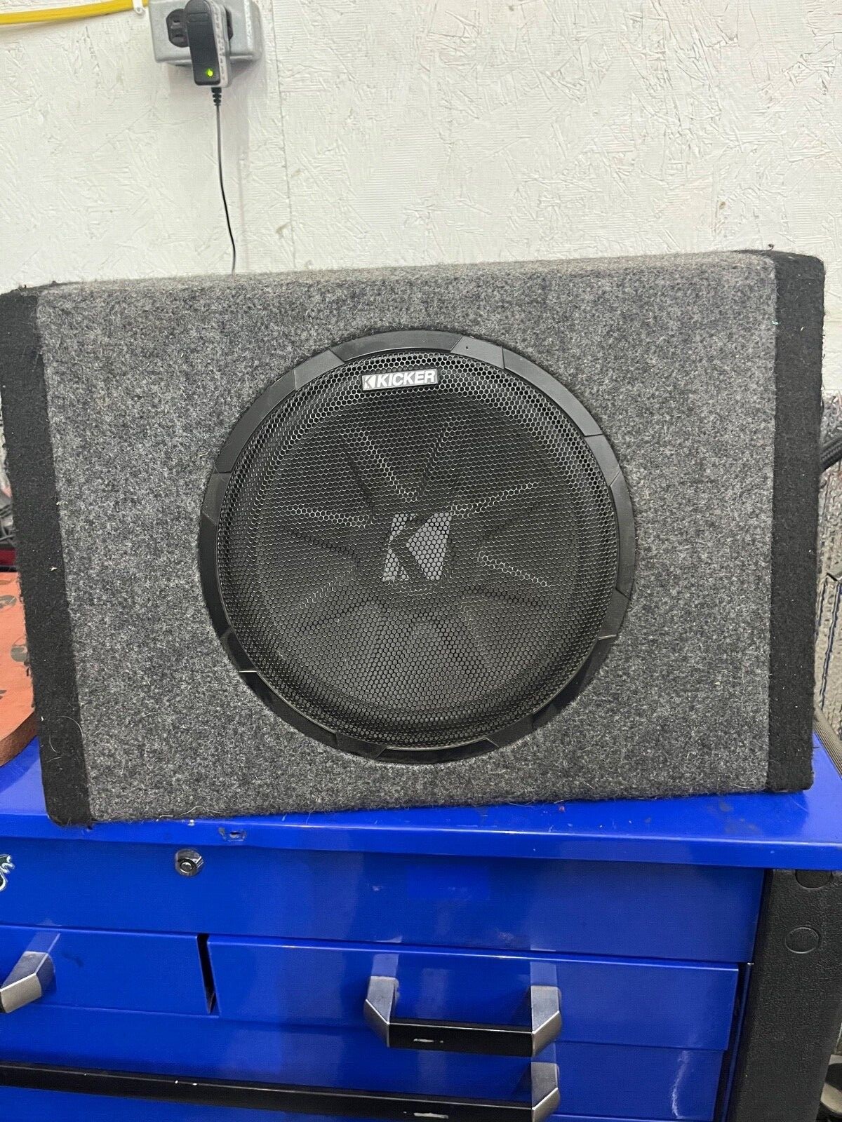 Kicker Bass Station Box (PT250) 10" Subwoofer w/ BuiltIn 100W