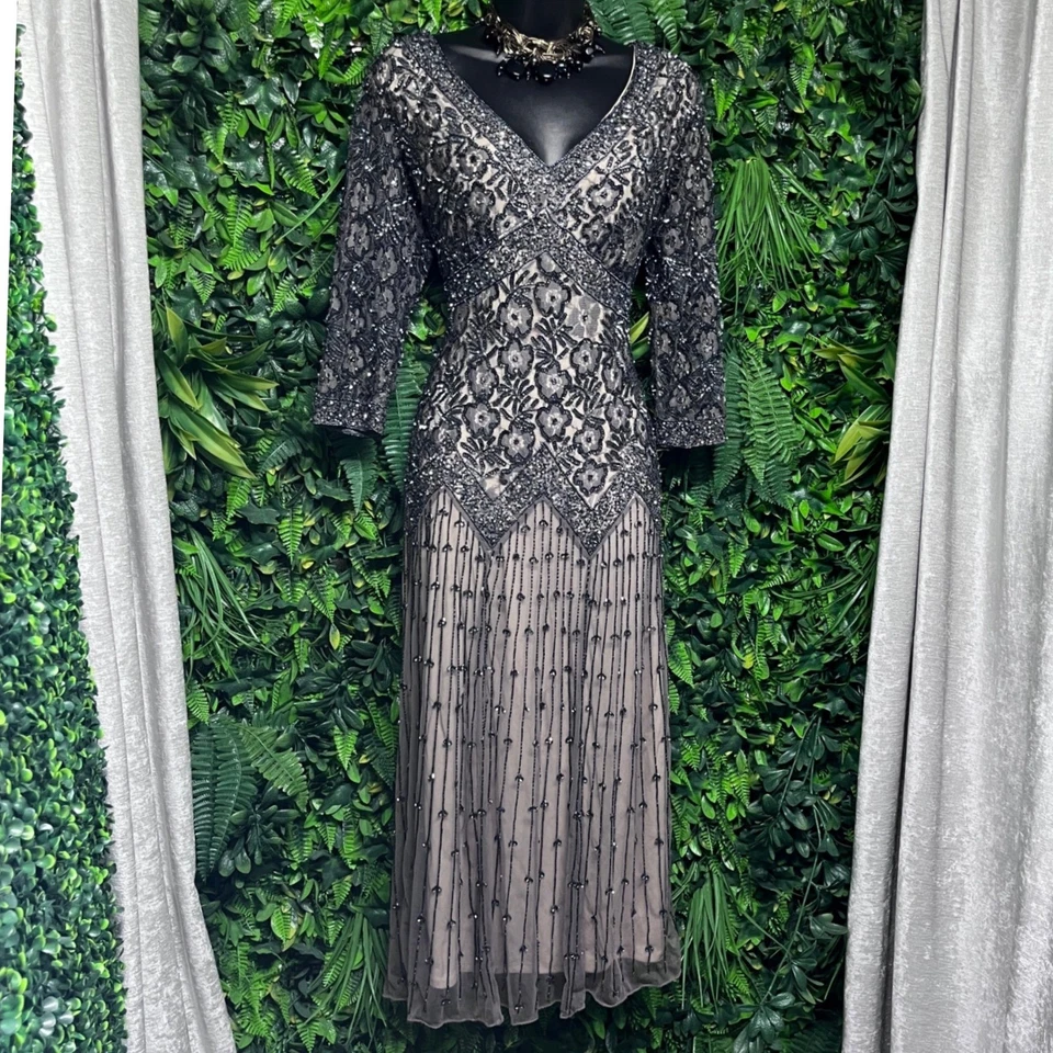 Vestido Pisarro Noites 8P Frisado Decote V Manga 3/4 Midi Cinza Bege Noite 3216 - Imagem 3 de 4