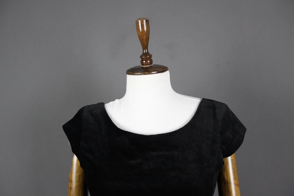 Laura Ashley Black Short Sleeve Round Neck Back Zip Fit & Flare Dress Size 36 - Image 3 of 4