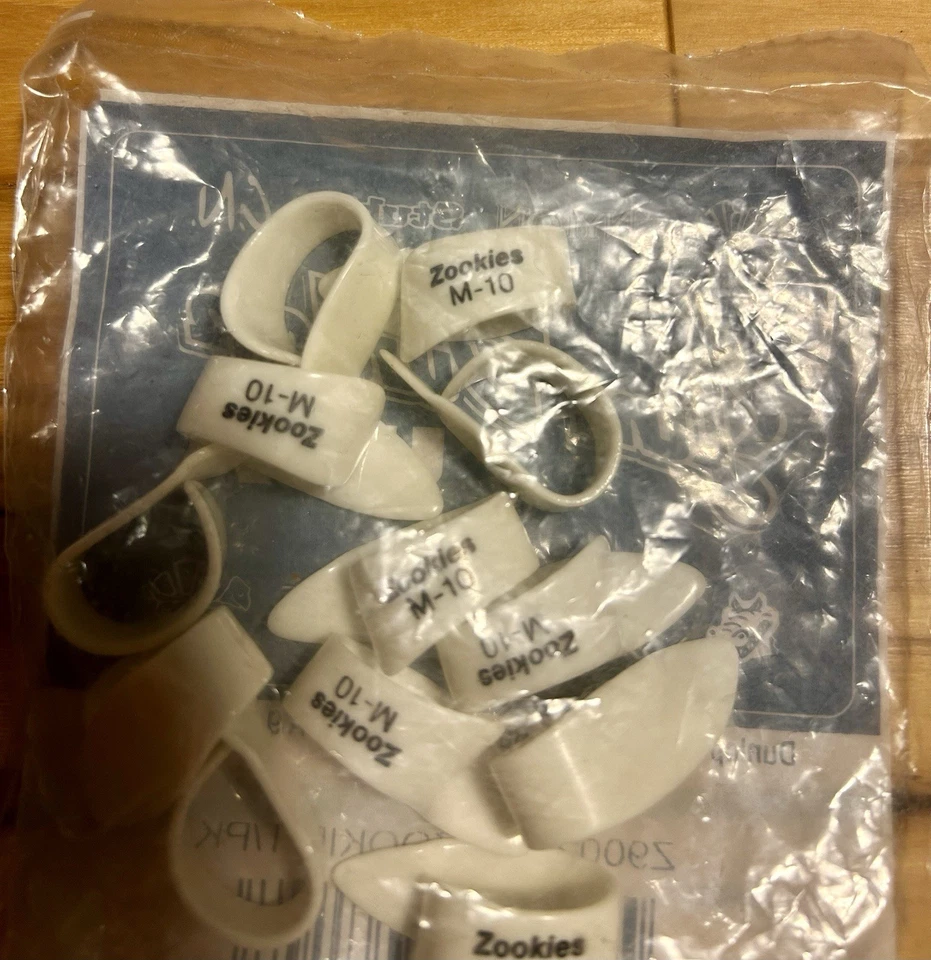 Jim Dunlop Zookies M-10 White Nylon Banjo Thumb Picks 12-Pack - Image 3 of 4