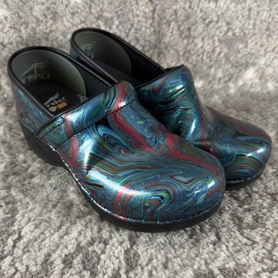Dansko Size 39 XP 2.0 Patent Leather Swirl Clogs Multicolored Women