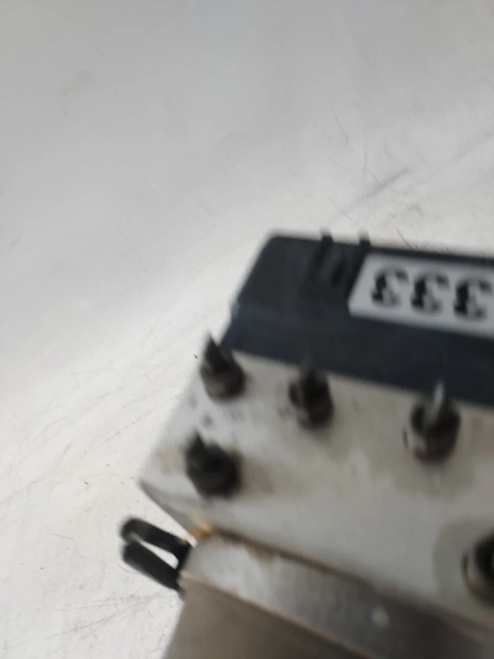 02-04 Mitsubishi Montero Sport ABS Anti Lock Brake Pump Modulator Assembly OEM - Image 4 of 4