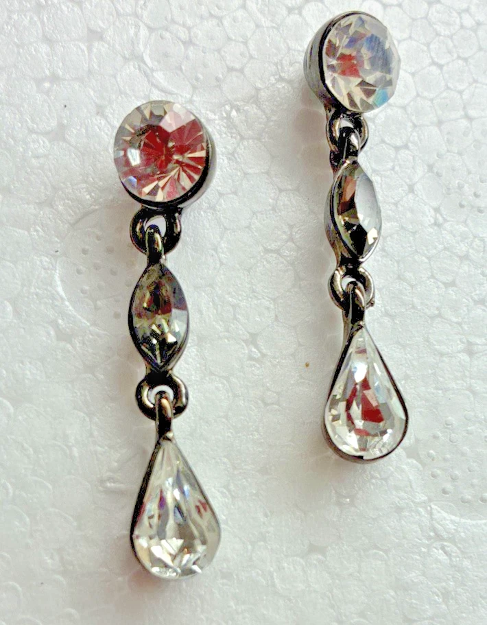 Brincos pendurados perfurados Givenchy vidro facetado cristal strass lágrima L18 - Imagem 2 de 3