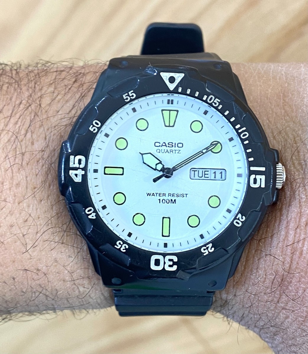 Vintage Casio 5125 MRW-200H Diver Watch Men's Quartz 100M White