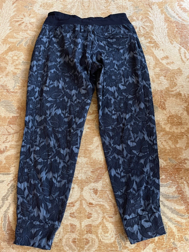 WOMEN'S ATHLETA TREKKE NORTH JOGGERS NAVY BLUE FLORAL DRAWSTRING 4P ZIP POCKETS - Picture 5 of 6