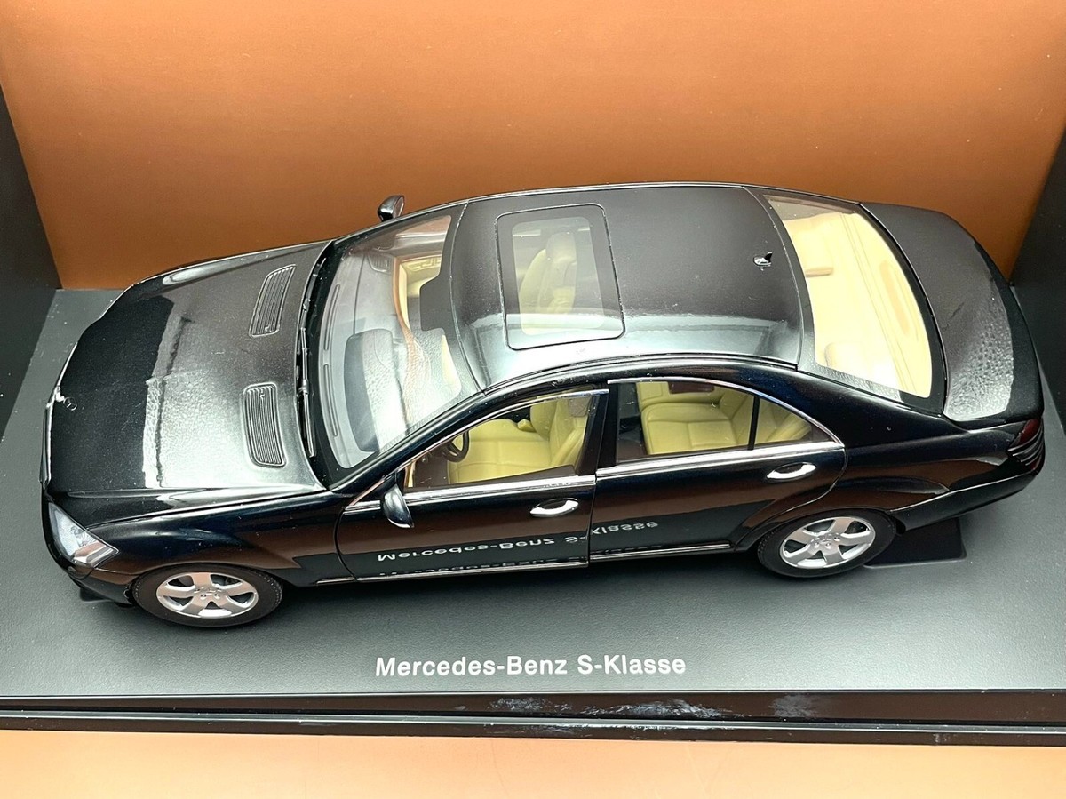 SUPER RARE* Autoart 1/18 Mercedes-Benz S-Class W221 Dealer