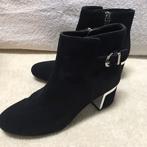 Gran aspecto! Gamuza Negra Dkny Botines con tacones de hardware de plata en  Talla 6.5 | eBay
