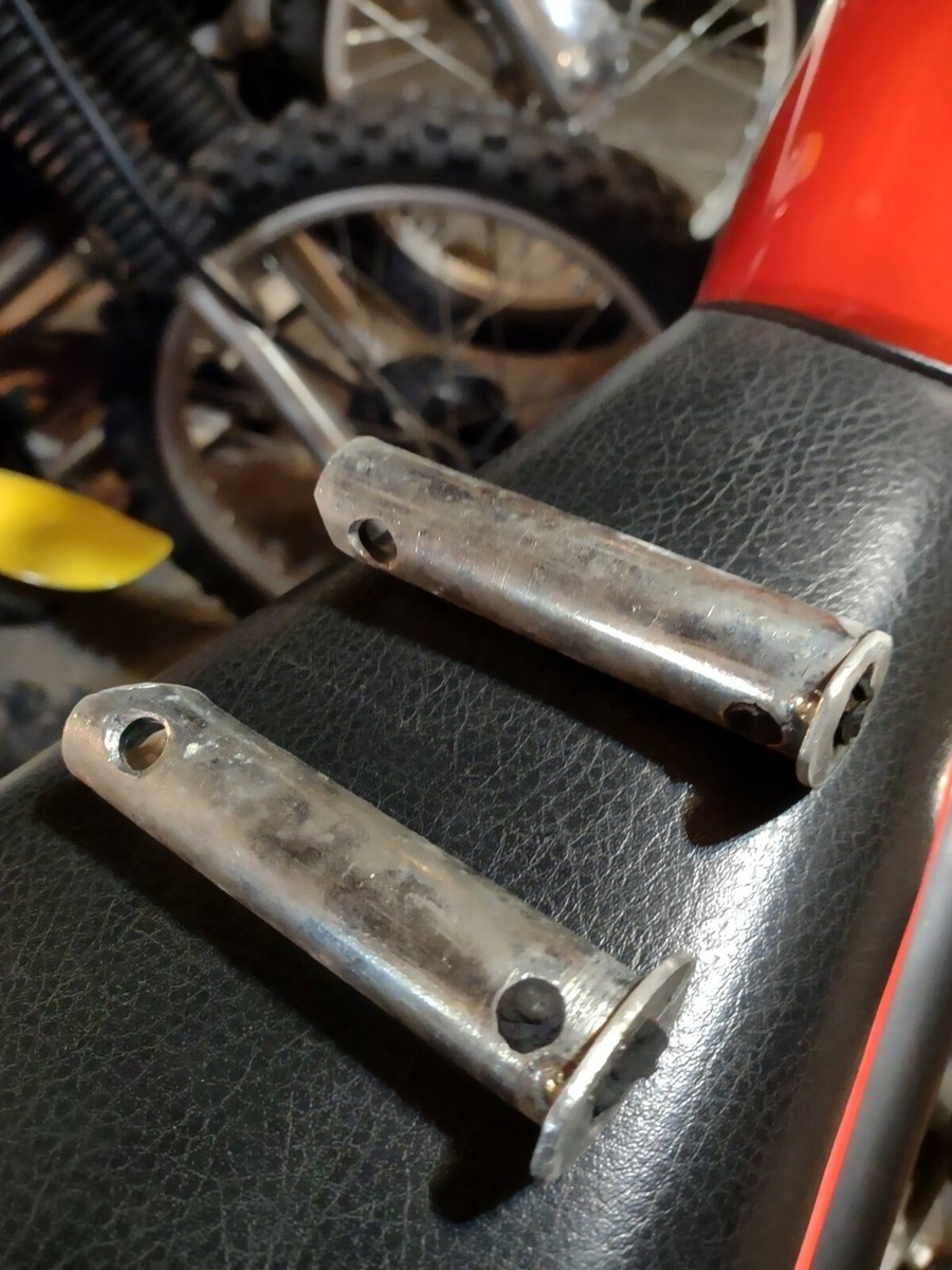 じゅん 1972 SUZUKI TS250 TS 250 MOTORCYCLE FRONT FOOT REST MOUNTS | eBay
