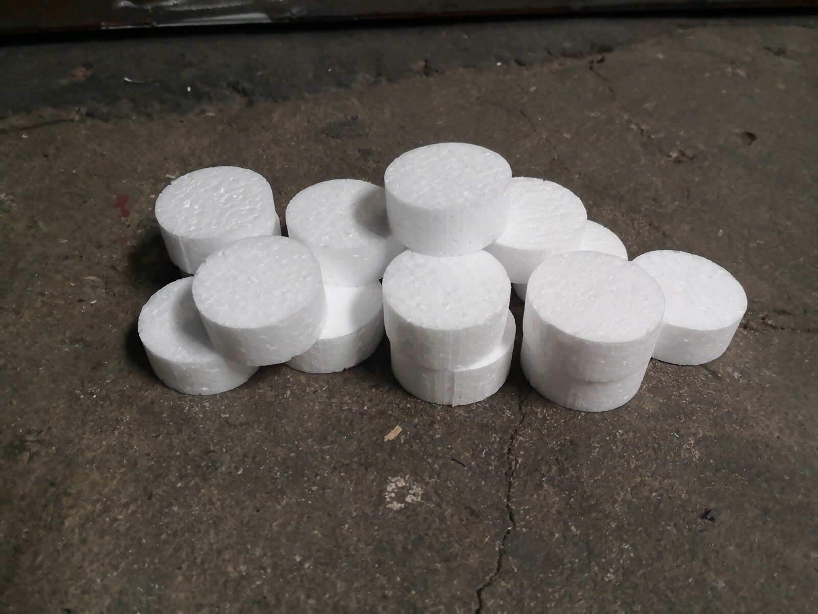 Styropor Scheiben 25 Stück 6x1,5 cm Teelicht Gießform Betongießform Platzhalter