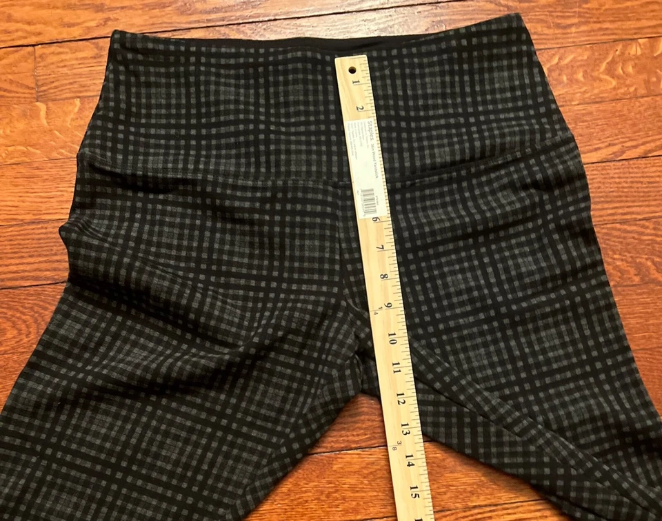LYSSE  women’s High Rise Ponte Knit Leggings pants Gray/black size Large plaid - Image 4 of 4