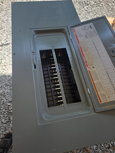 SQUARE D 200A QO MAIN LUG 3 PHASE 4 WIRE 240V PANEL W/ COVER