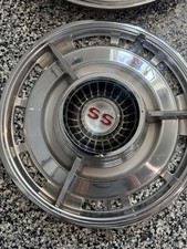 Wheel Covers Group Of Original 1963 Chevrolet Impala Ss 14 Spinner Hub Caps