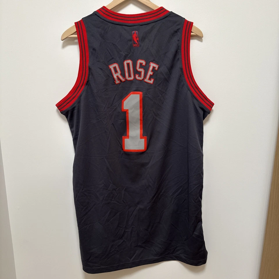 Camiseta deportiva vintage NBA Adidas Chicago Bulls Derrick Rose 1 para hombre longitud M +2 Foto 3 de 3