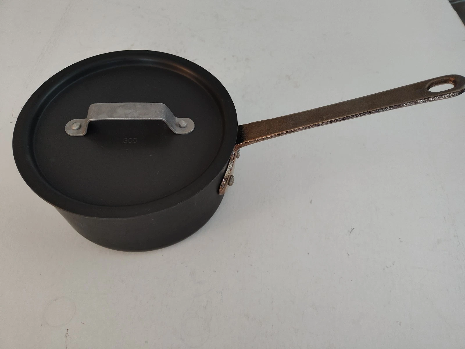 VTG Calphalon Pot Pan 2 1/2 qt Anodized Aluminum 8702 1/2 W/Lid 306