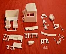 AMT Kenworth Alaskan Hauler Cab and Interior Parts 1/25