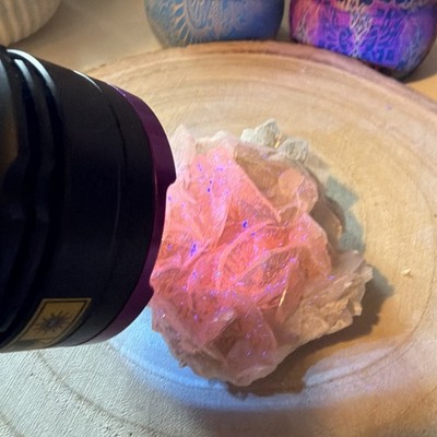 Calcit 365nm UV Reaktivieren Kristall 216g 8,2x7,5cm Steine, Geschenk, Reiki, Meditation