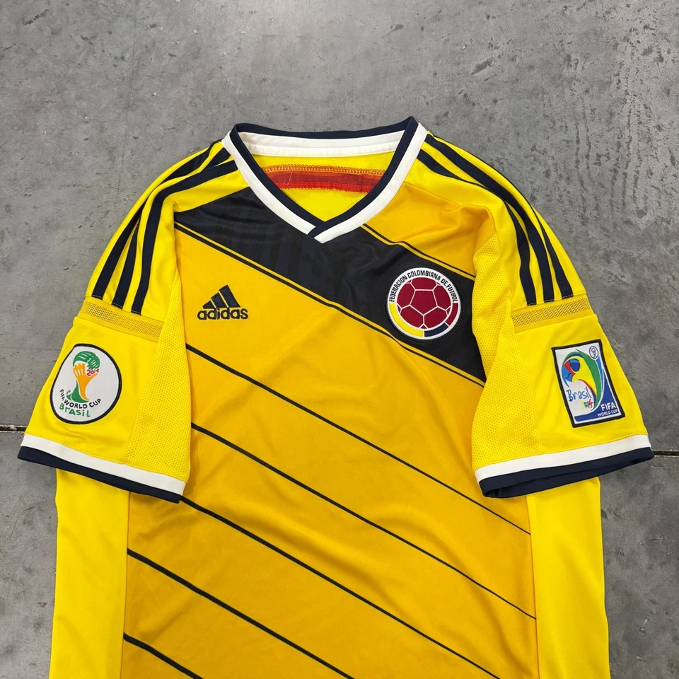 Camiseta Adidas Selección Nacional de Fútbol de Colombia Amarilla Copa Mundial de la FIFA Hombre Grande Foto 2 de 4