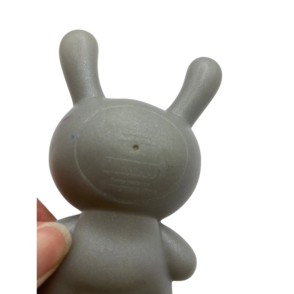 Figura de vinilo Cyclops Dunny de Kidrobot arte coleccionable juguete conejito conejo Foto 3 de 3